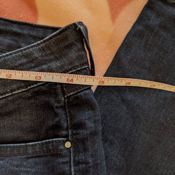 Guess Stud/Pocket Jeans - Picture 10 of 10